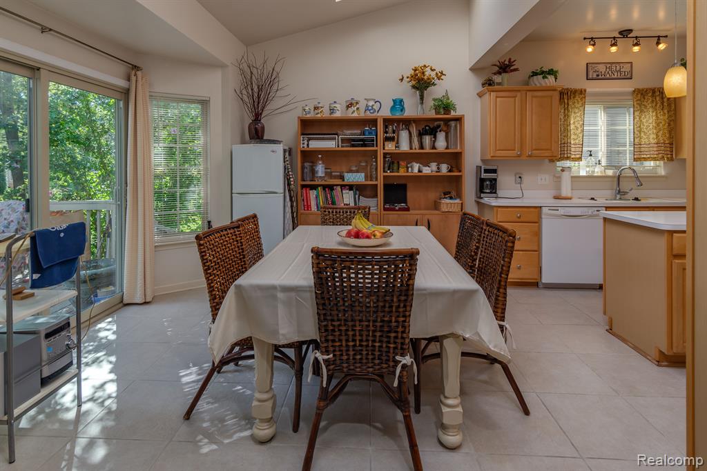 29241 Autumn Ridge Farmington Hills, MI 48334 - Photo 7 of 25