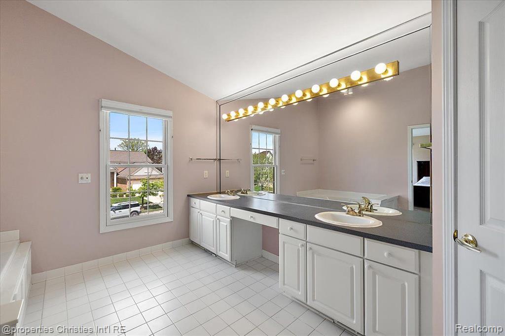 1708 Tremont Road Canton, MI 48188 - Photo 29 of 60