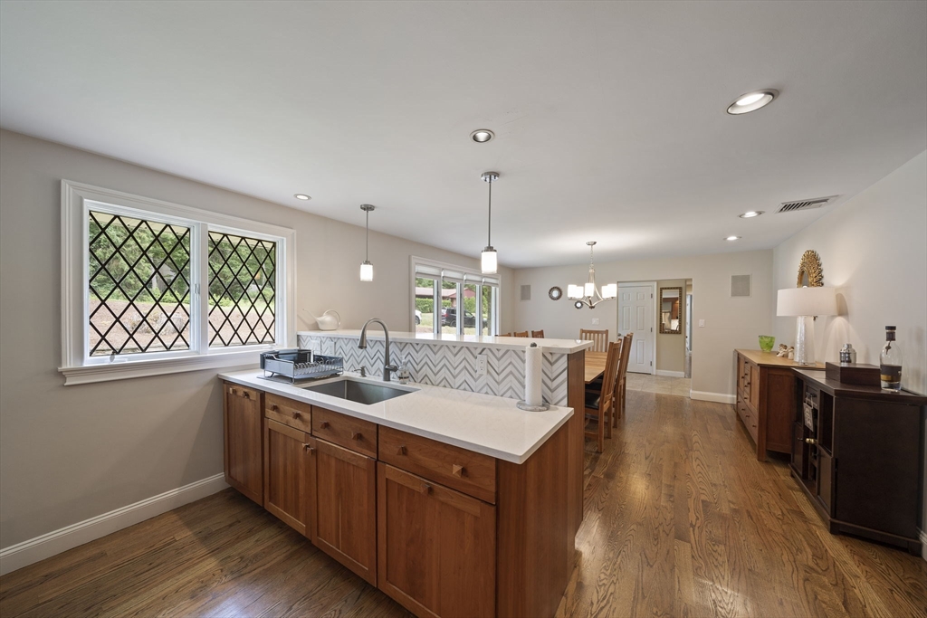 41 Algonquin Road Canton, MA 02021 - Photo 10 of 42 Gallery Image 10