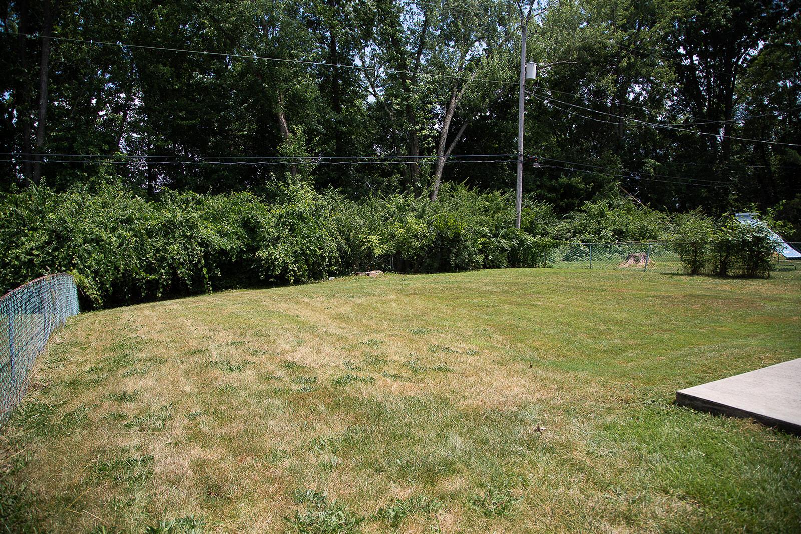 2580 Weyburn Road Columbus, OH 43232 - Photo 32 of 35 Large Back Yard Bording Farm Land