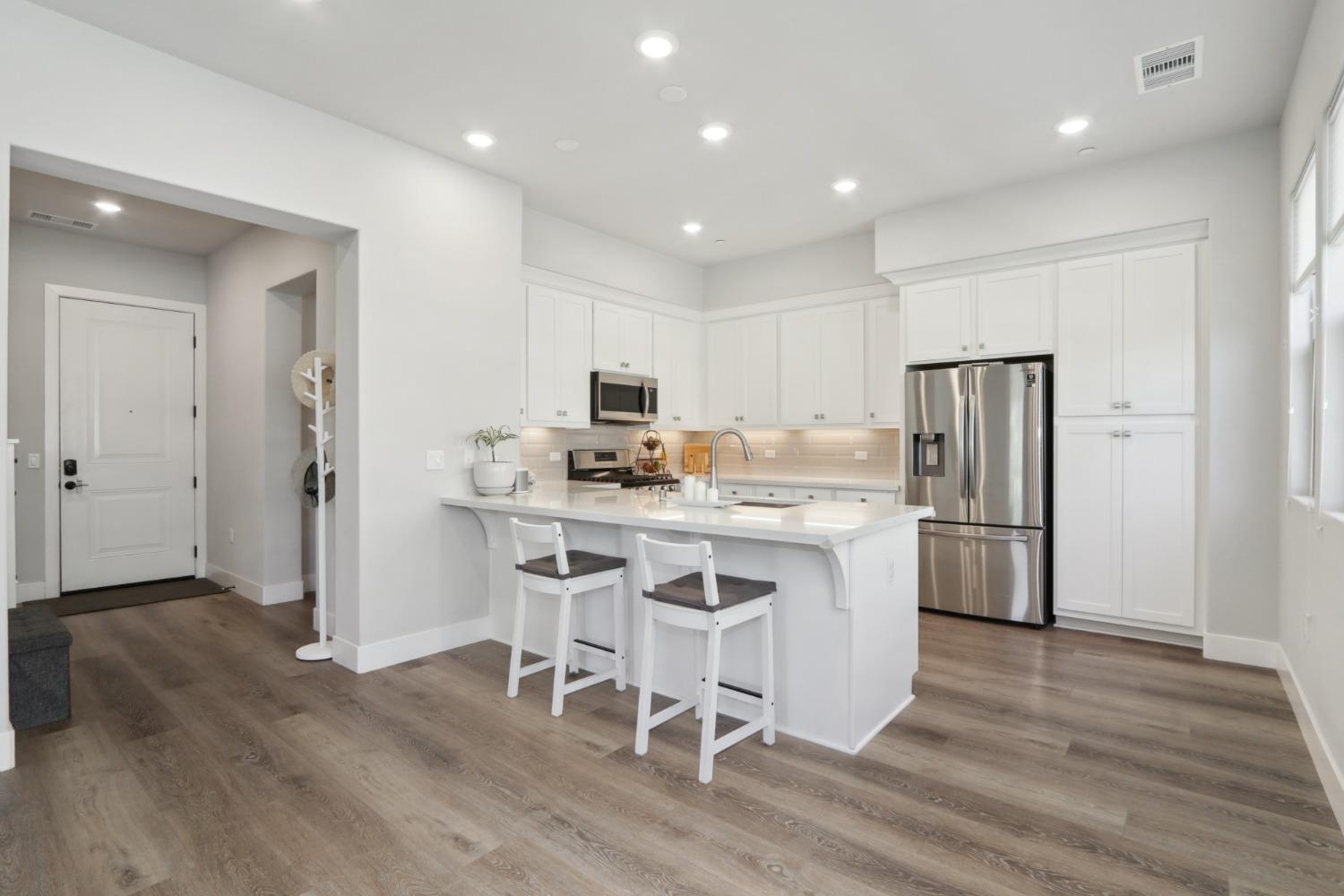 1661 Spring Street, Unit 222 Davis, CA 95616 - Photo 1 of 1 Gallery Image 1