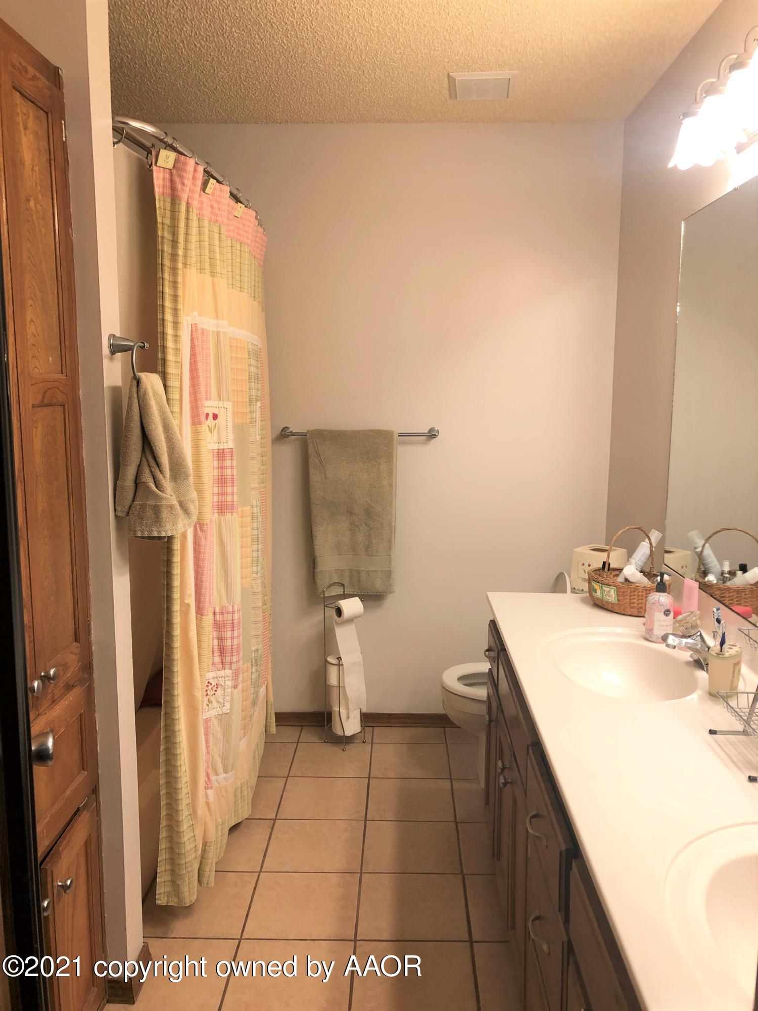 4205 Rhine Avenue Amarillo, TX 79110 - Photo 11 of 15 Master Bath Room