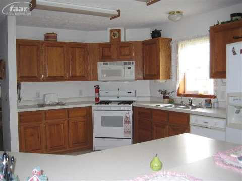 9110 Center Road Fenton, MI 48430 - Photo 9 of 24 20265524-8.JPG