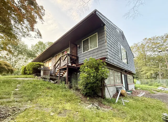 $379,000 | 19 Davis Road, Seymour, CT 06483