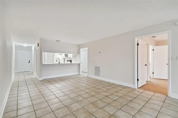 $3,600 | 4800 Brittany Drive South, Unit 102, St. Petersburg, FL 33715