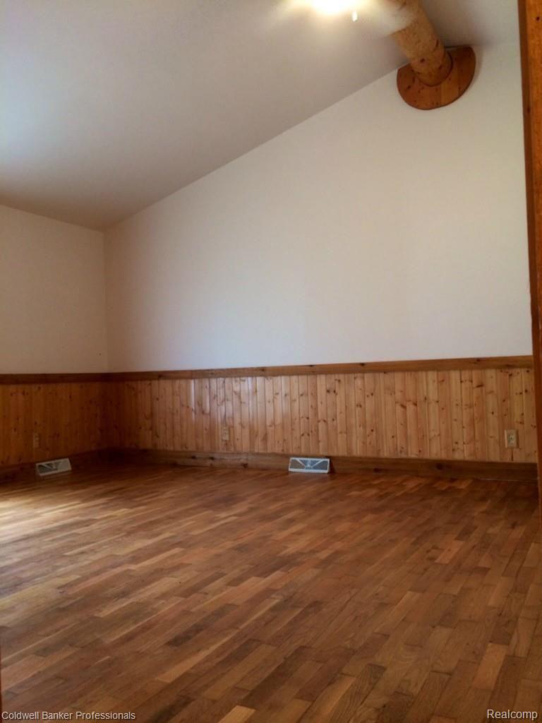 5300 Calkins Road Flint, MI 48532 - Photo 36 of 47 vaulted ceiling in family room.jpg