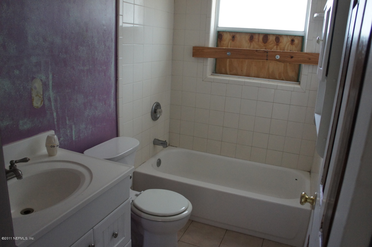10851 Java Drive Jacksonville, FL 32246 - Photo 14 of 18 Bathroom