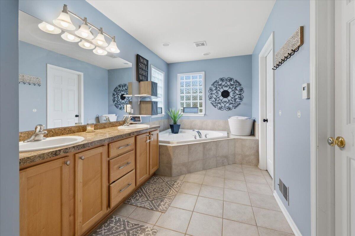 9783 Viewcrest Court Howell, MI 48843 - Photo 22 of 51 20-9793 Viewcrest-43