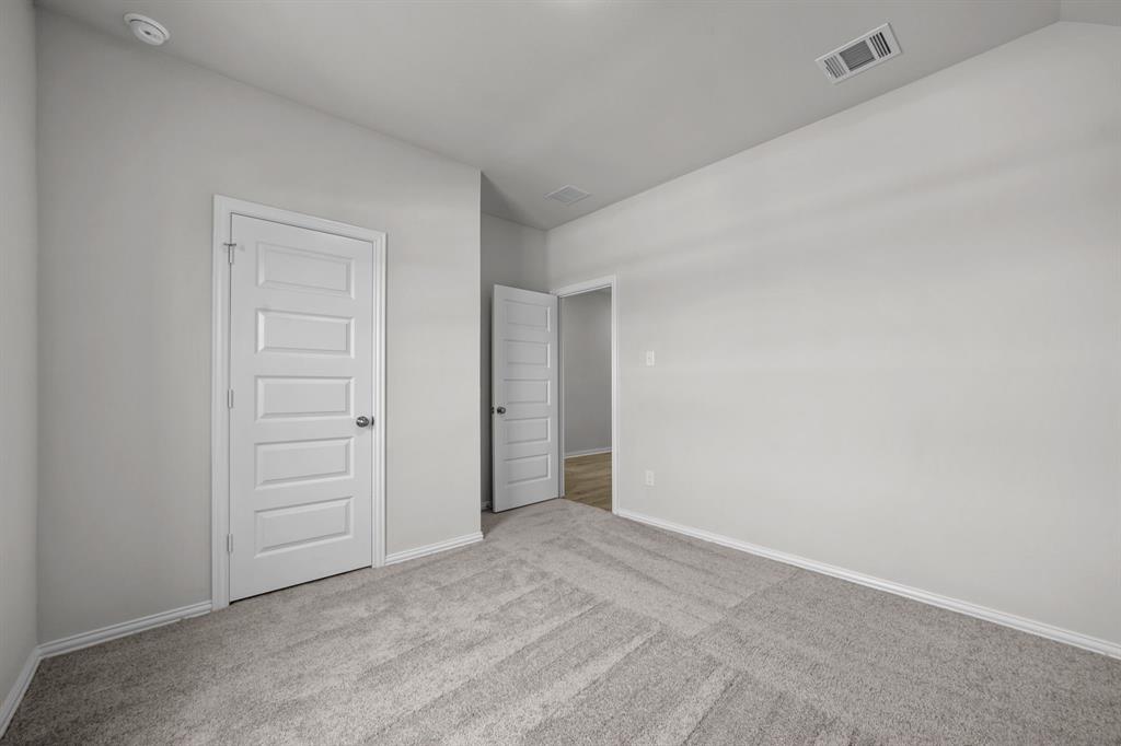 533 Hickory Rdg Drive Van Alstyne, TX 75495 - Photo 14 of 31 a view of an empty room