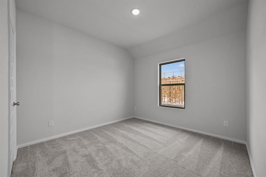 533 Hickory Rdg Drive Van Alstyne, TX 75495 - Photo 21 of 31 an empty room with a window