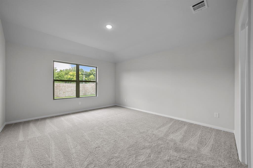 533 Hickory Rdg Drive Van Alstyne, TX 75495 - Photo 25 of 31 an empty room with windows