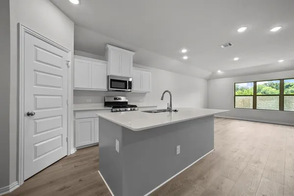 $2,150 | 533 Hickory Rdg Drive, Van Alstyne, TX 75495