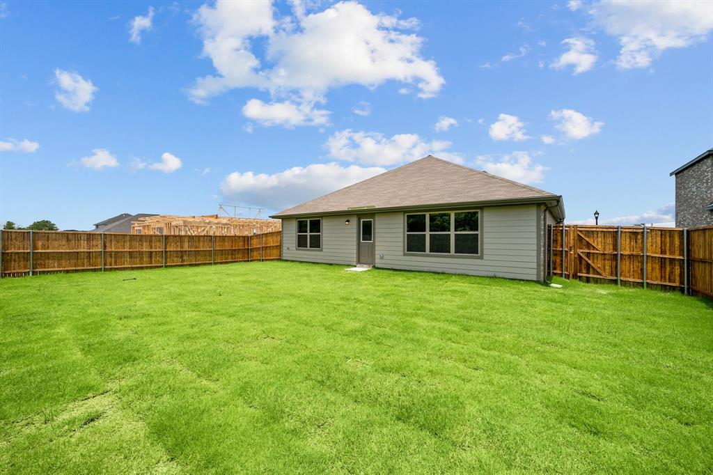 533 Hickory Rdg Drive Van Alstyne, TX 75495 - Photo 27 of 31 a view of a house with backyard