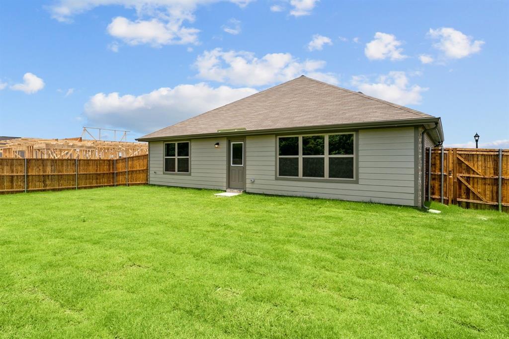 533 Hickory Rdg Drive Van Alstyne, TX 75495 - Photo 28 of 31 a view of a house with backyard