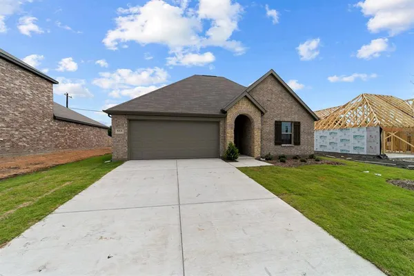 $2,150 | 533 Hickory Rdg Drive, Van Alstyne, TX 75495
