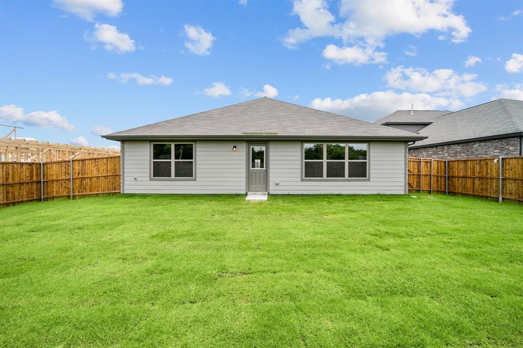 533 Hickory Rdg Drive Van Alstyne, TX 75495 - Photo 31 of 31 a view of a house with backyard