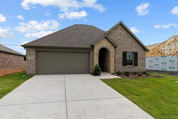 $2,150 | 533 Hickory Rdg Drive, Van Alstyne, TX 75495