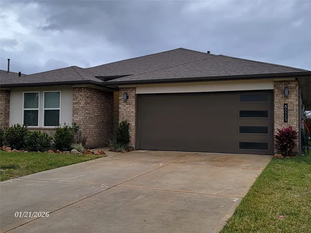$2,300 | 8215 Hush Heights Drive, Rosharon, TX 77583