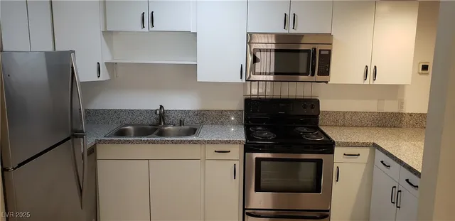 $1,475 | 5136 Golden Lane, Unit B, Las Vegas, NV 89119