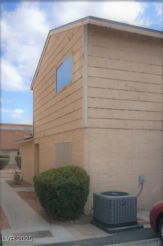 $1,475 | 5136 Golden Lane, Unit B, Las Vegas, NV 89119