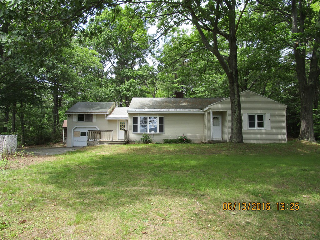 62 Worcester Road Westminster, MA 01473 - Photo 1 of 12 a front view of a house with a garden