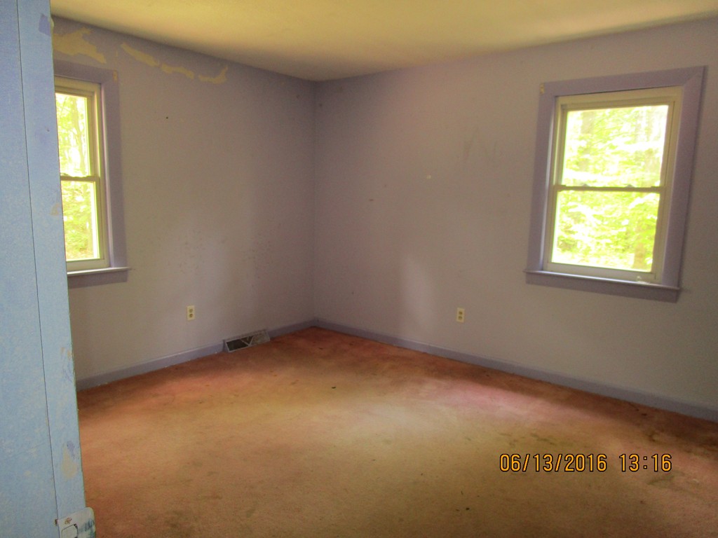 62 Worcester Road Westminster, MA 01473 - Photo 7 of 12 an empty room with a window