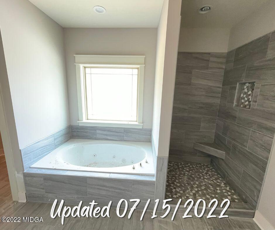 411 Stonegate Trail Perry, GA 31069 - Photo 7 of 14 a bath room with a bath tub and a window