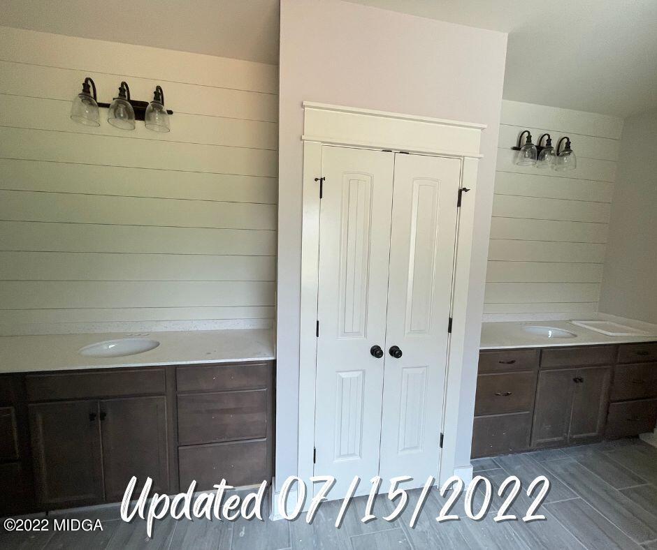 411 Stonegate Trail Perry, GA 31069 - Photo 8 of 14 a view of a bathroom