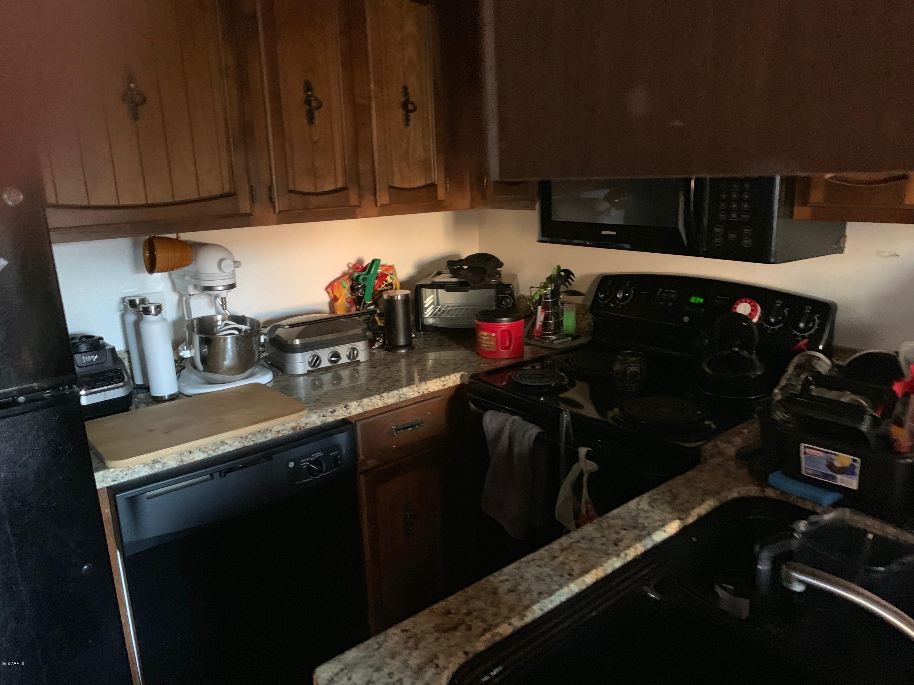 10411 North 11th Avenue, Unit 22 Phoenix, AZ 85021 - Photo 8 of 14 Kitchen