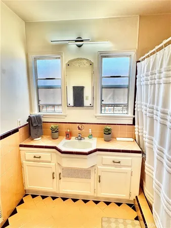 $999,999 | 3745 East Ransom Street, Long Beach, CA 90804