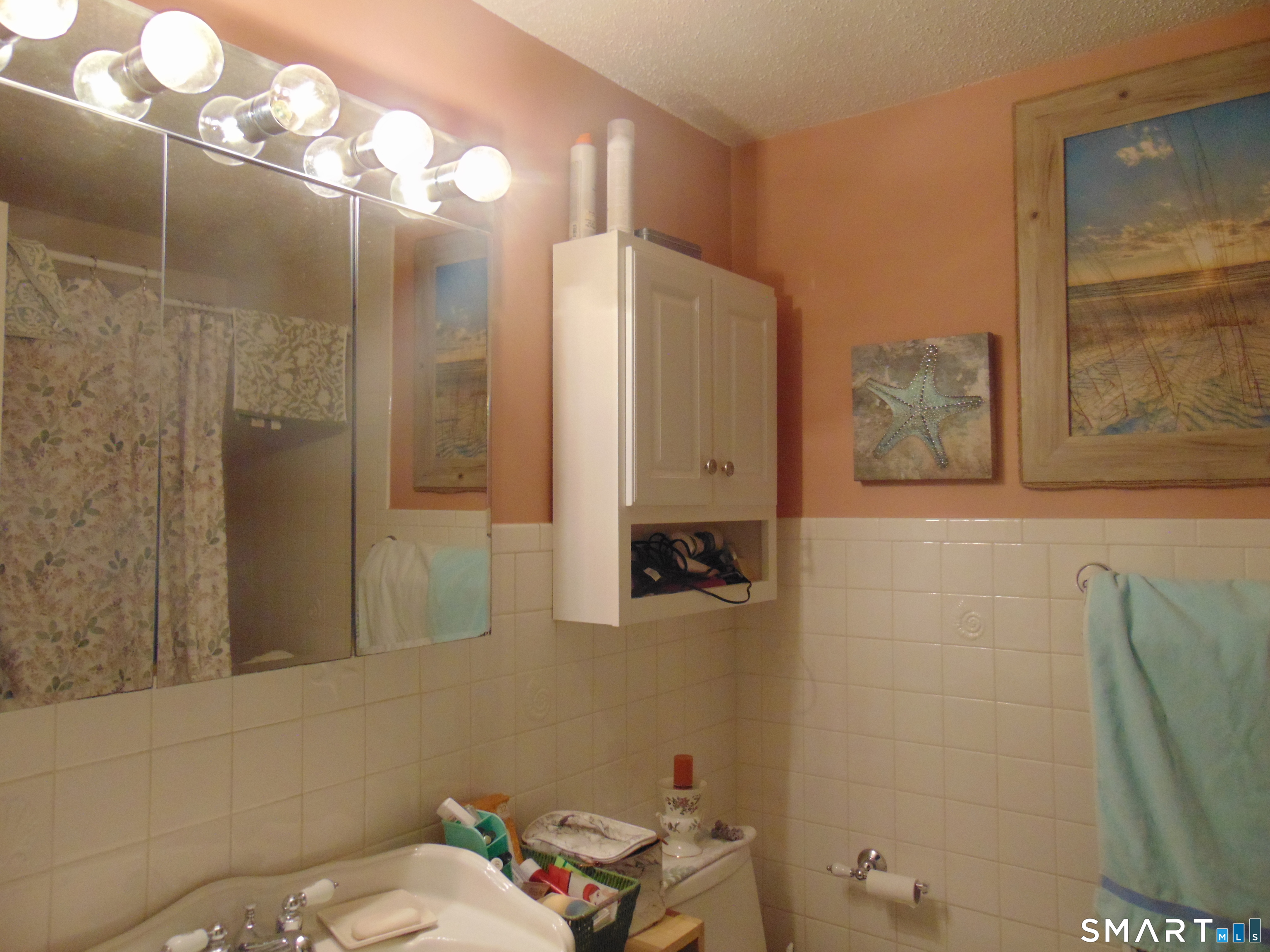 882 North Colony Road, Unit 31 Meriden, CT 06450 - Photo 29 of 34 a bathroom with a sink and a mirror