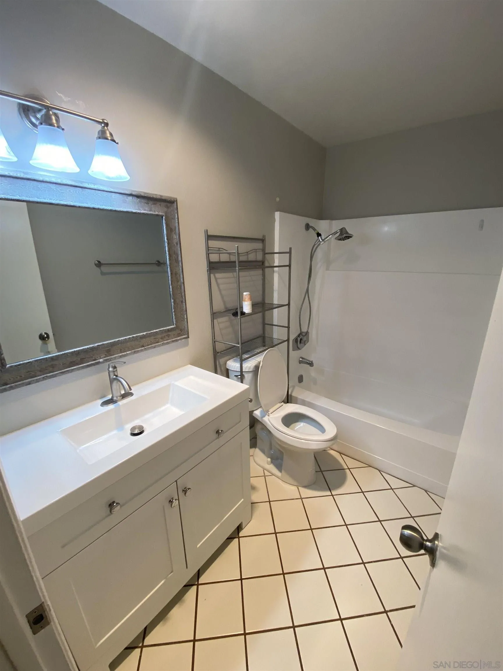 6059 Rancho Mission Road, Unit 106 San Diego, CA 92108 - Photo 10 of 17 Gallery Image 10
