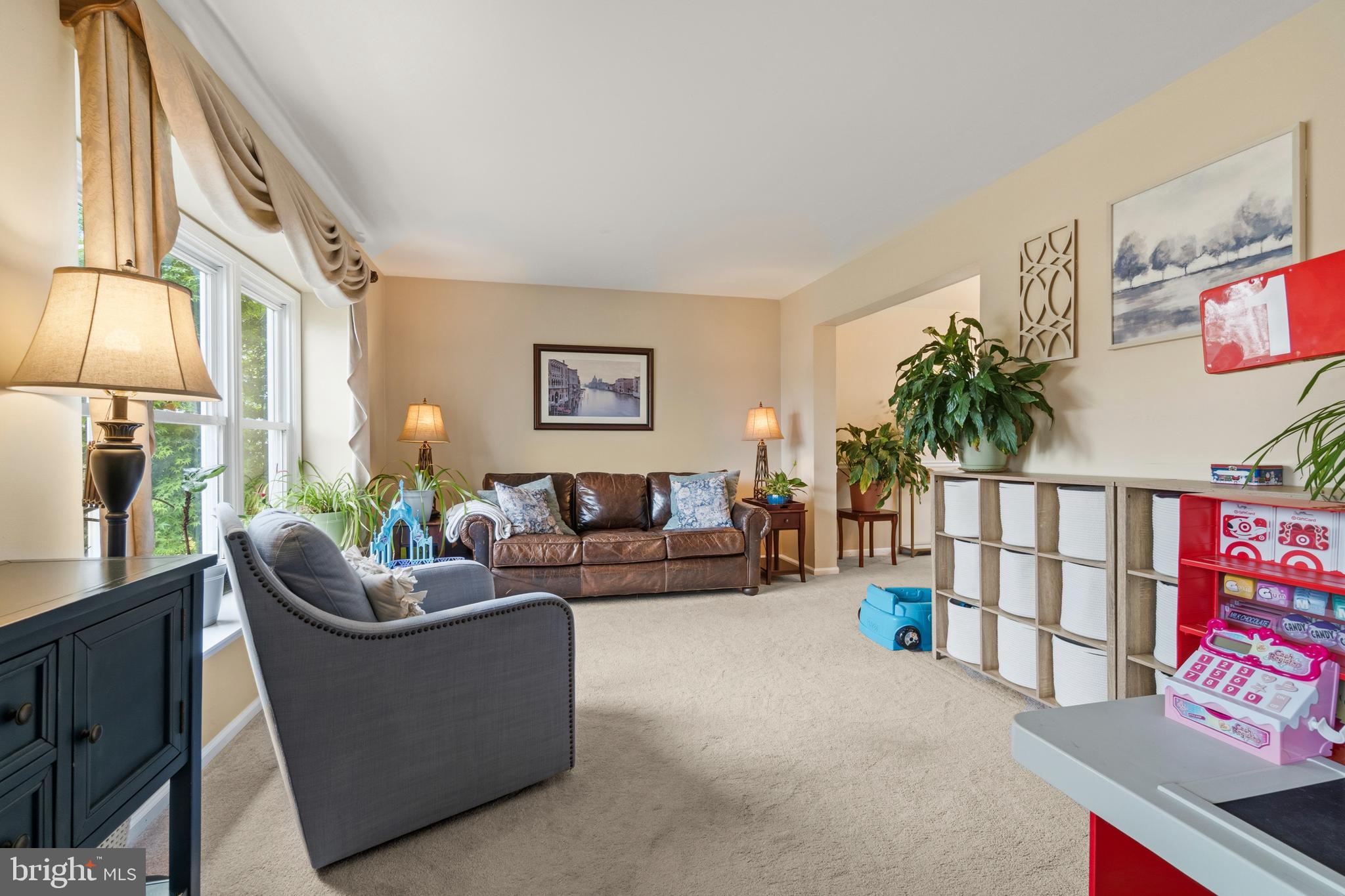2 Farnham Court Laurel Springs, NJ 08021 - Photo 5 of 33 a living room with furniture and a potted plant