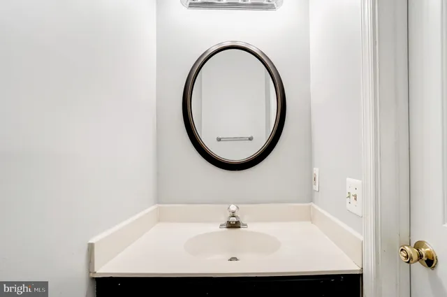 $2,700 | 12111 Wedgeway Place, Fairfax, VA 22033