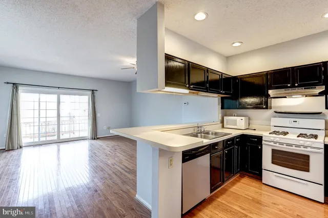 $2,700 | 12111 Wedgeway Place, Fairfax, VA 22033