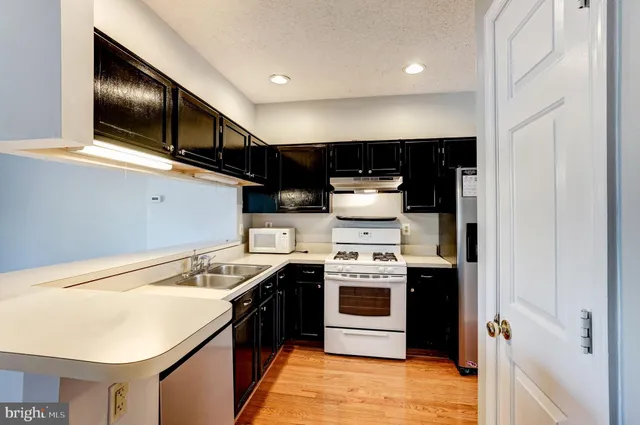 $2,700 | 12111 Wedgeway Place, Fairfax, VA 22033