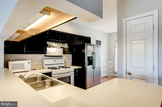 $2,700 | 12111 Wedgeway Place, Fairfax, VA 22033