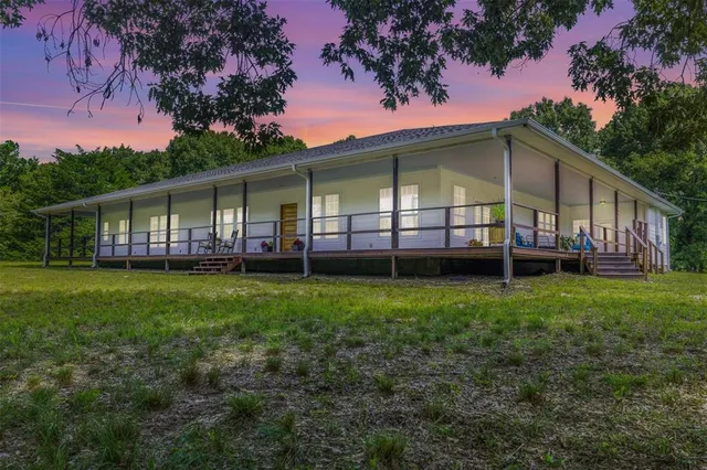a view of a house with a backyard