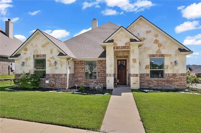 $419,500 | 2000 Cassandra Court, Bryan, TX 77807