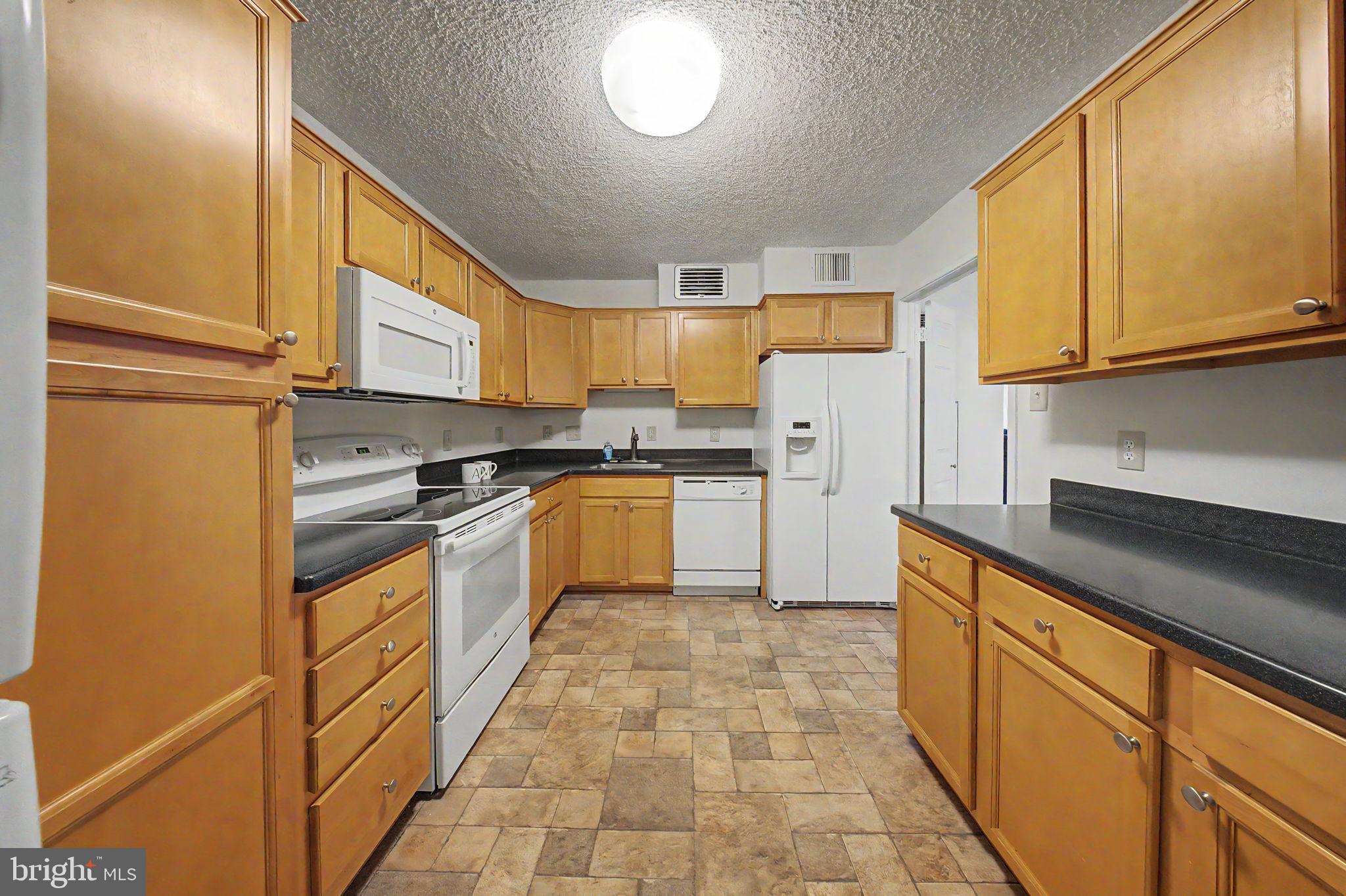 1800 Old Meadow Road, Unit 920 McLean, VA 22102 - Photo 4 of 18 Kitchen