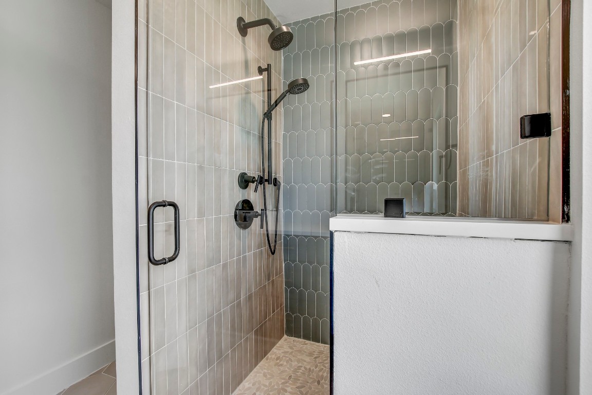 4127 East 12th Street, Unit 5 Austin, TX 78721 - Photo 9 of 33 Full bath with a tile shower