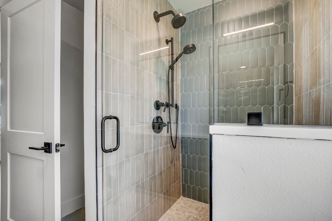 4127 East 12th Street, Unit 5 Austin, TX 78721 - Photo 10 of 33 Full bath with tiled shower