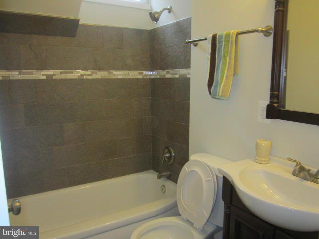 2902 Loma Street Silver Spring, MD 20910 - Photo 14 of 30 Bath