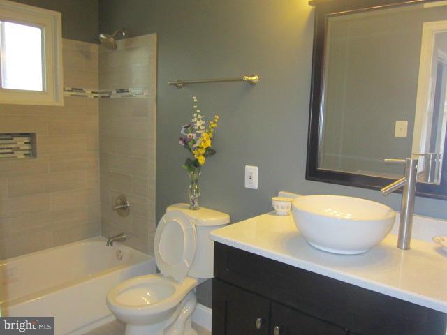 2902 Loma Street Silver Spring, MD 20910 - Photo 22 of 30 Bath (Master)