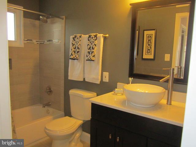 2902 Loma Street Silver Spring, MD 20910 - Photo 10 of 30 Bath (Master)