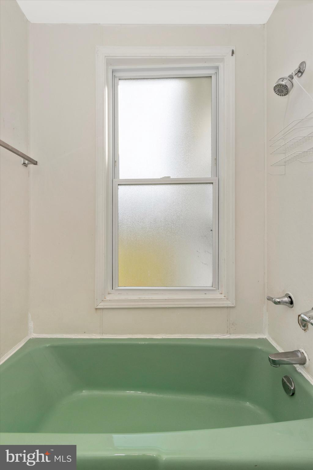 13634 Glissans Mill Road Mount Airy, MD 21771 - Photo 20 of 49 Main Level Full Bath