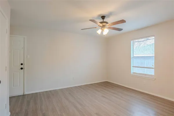 $1,695 | 527 Crowley Road, Arlington, TX 76012