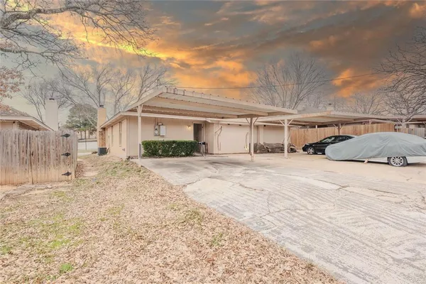 $1,695 | 527 Crowley Road, Arlington, TX 76012