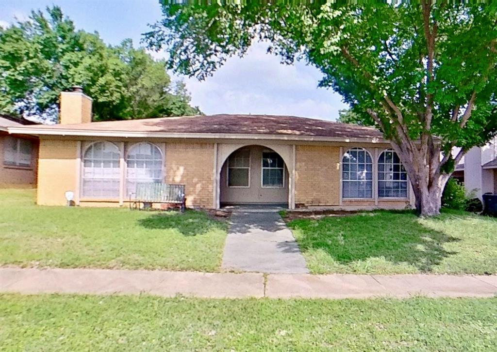 527 Crowley Road Arlington, TX 76012 - Photo 2 of 20 a front view of a house with garden