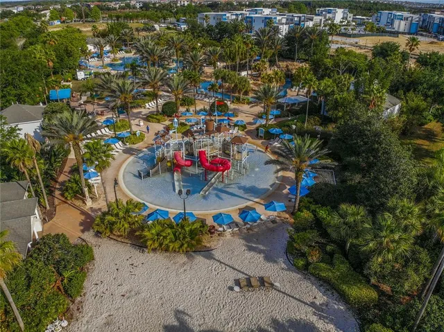 a view of entryway with outdoor space